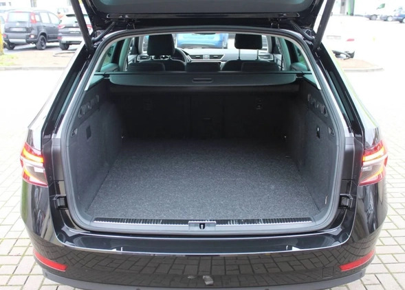 Skoda Superb cena 185000 przebieg: 5, rok produkcji 2023 z Gryfice małe 22
